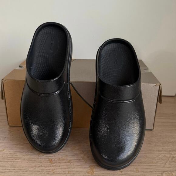 ￼OOFOS OOCLOOG ‘Triple Black’ Clog Comfort Sandal- Men 6- W 8 main image 5
